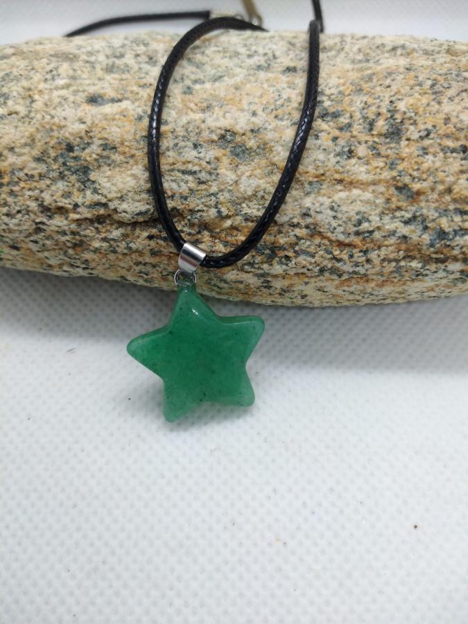 Dije Estrella Cuarzo Verde con Cordón Negro