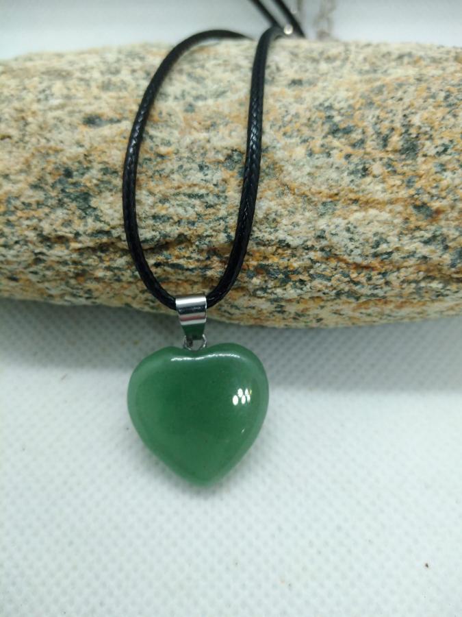 Dije Corazón Cuarzo Verde con Cordón Negro