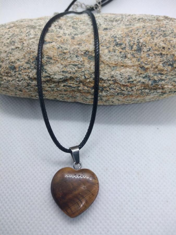 Dije Corazón Ojo de Tigre con Cordón Negro