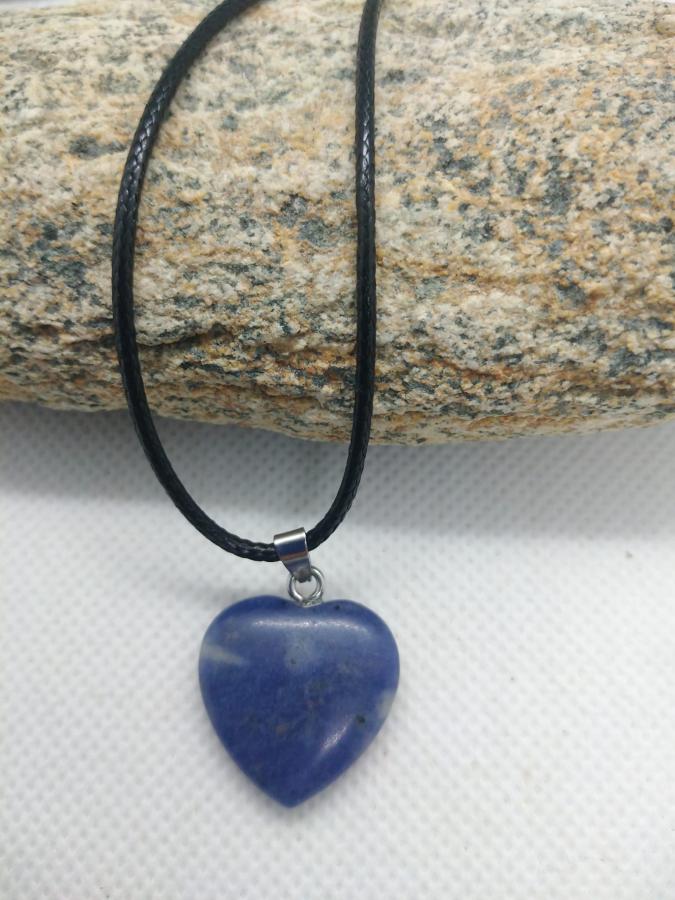 Dije Corazón Sodalita con Cordón Negro