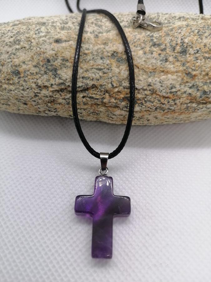 Dije Cruz Amatista con Cordón Negro