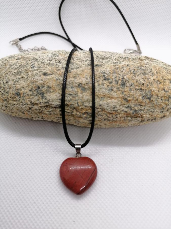Dije Corazón Jaspe Rojo con Cordón Negro