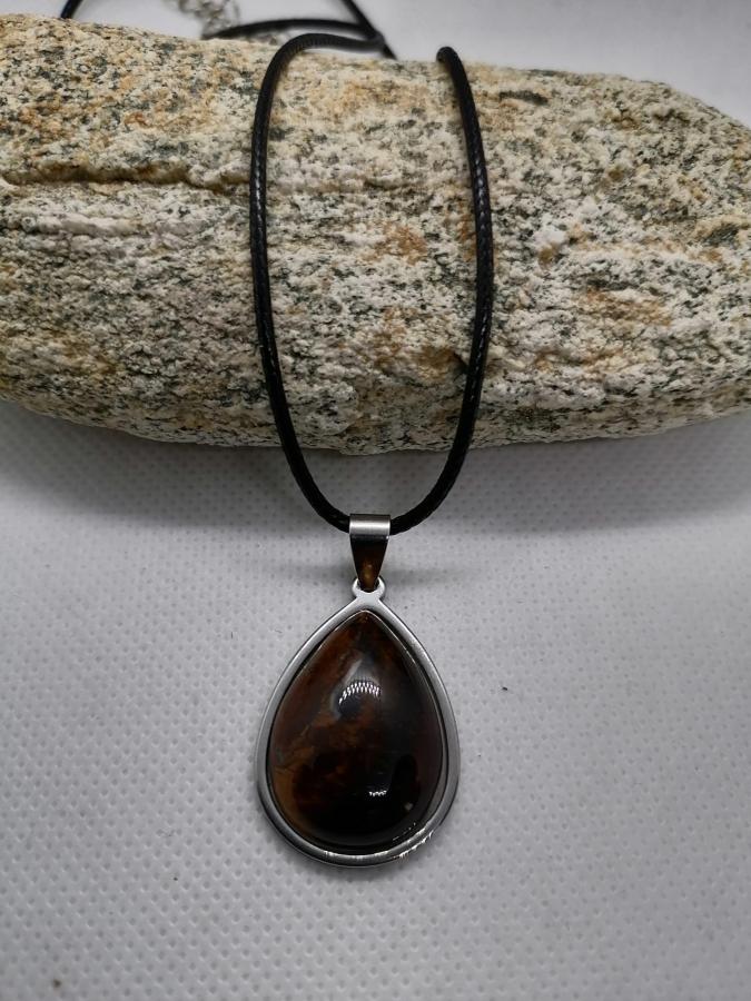 Dije Gota Ojo de Tigre con Base con Cordón Negro