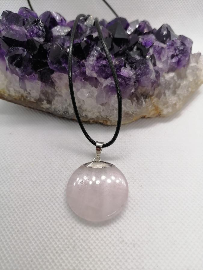 Dije Círculo Cuarzo Rosa con Cordón Negro