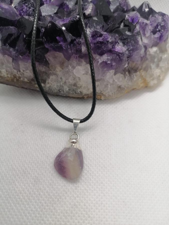 Dije con Electro Fluorita con Cordón Negro