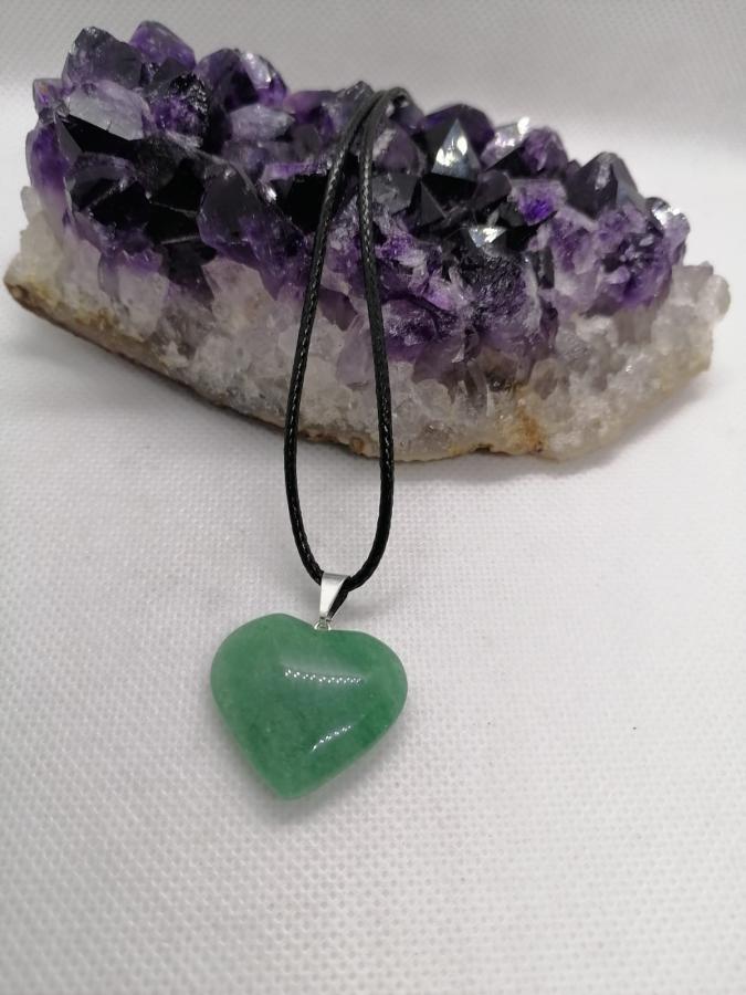 Dije Corazón Cuarzo Verde con Cordón Negro