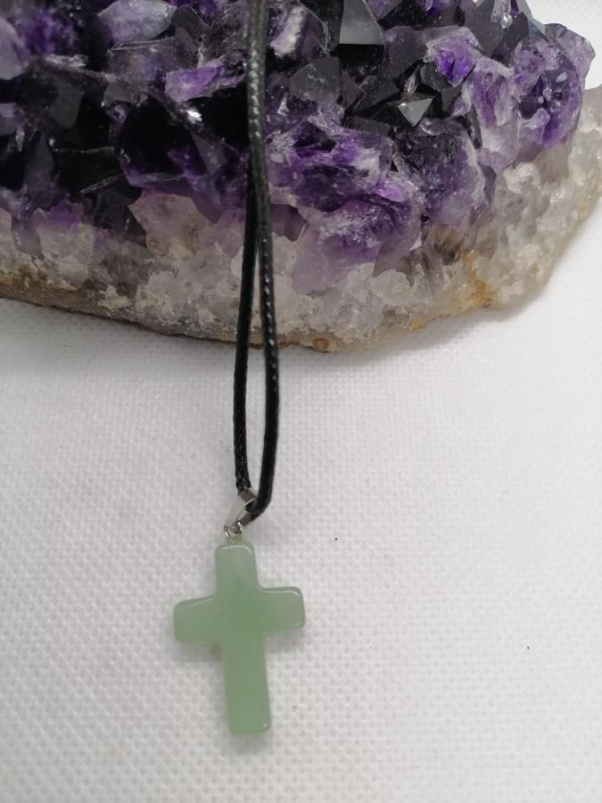 Dije Cruz Cuarzo Verde con Cordón Negro