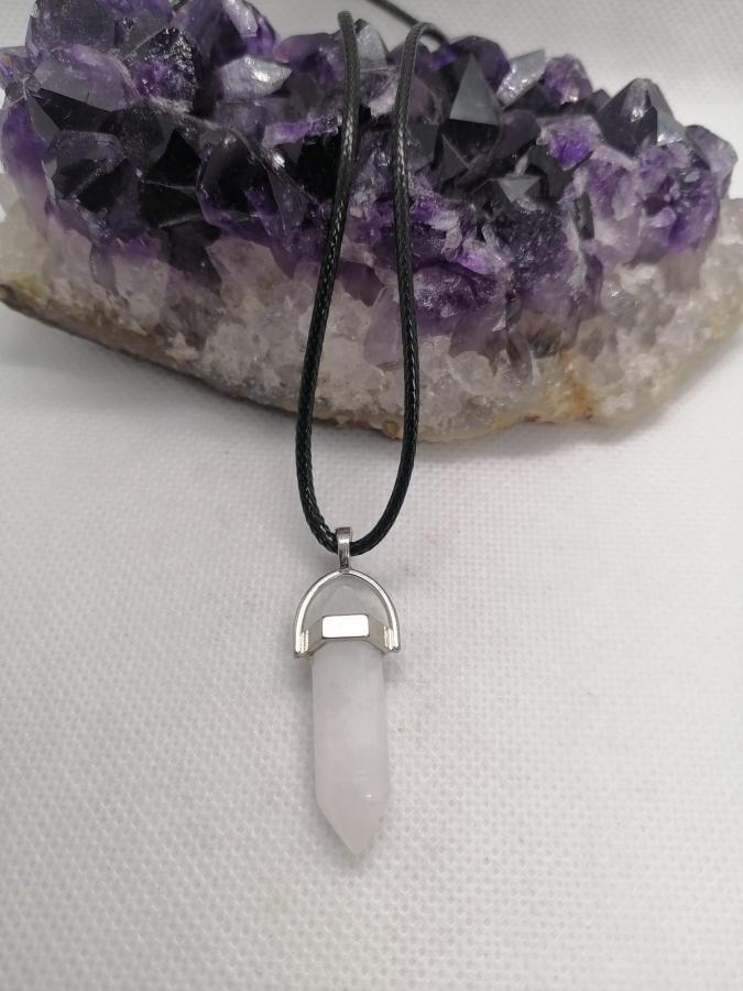 Dije Hexágono Cuarzo Blanco con Cordón Negro