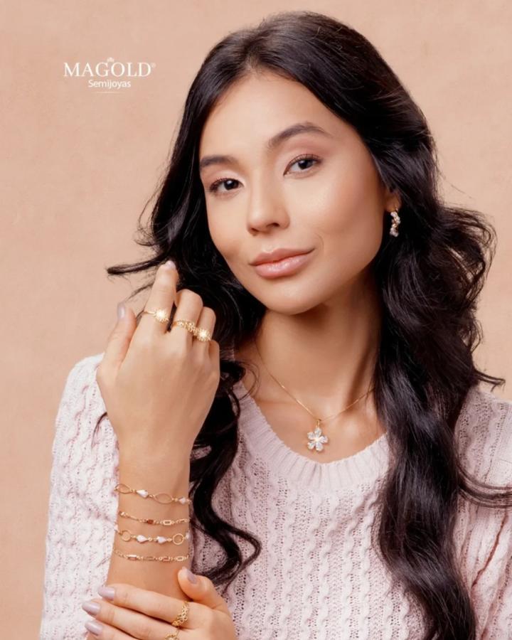 AROS DORADOS OVALADOS DE DISEÑO LISO Y ELEGANTE